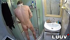 luuv showers quick before cam sex session