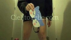 i strip on plane and rub myself at airport