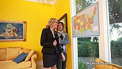 Campaign manager cougar in heels pantyhose blows for freeuse votes