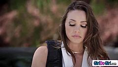 come play with my lesbian side 😘👭