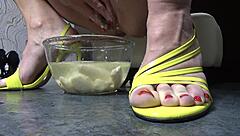 watch my huge saggy tits housewife pissing in 15 hot scenes