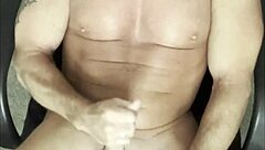 Bodybuilder unloads four massive cumshots in one day