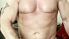 Bodybuilder unloads four massive cumshots in one day