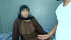 Muslim hijab girl takes cash for outdoor porn pounding