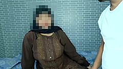 Muslim hijab girl takes cash for outdoor porn pounding