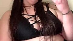 Kandy Kane deepthroats as chubby Sri Lankan housewife