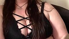 Kandy Kane deepthroats as chubby Sri Lankan housewife