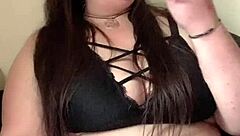 Kandy Kane deepthroats as chubby Sri Lankan housewife