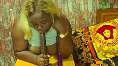 i can't stop fingering my shaved pussy on camera today