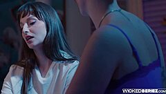 i kiss and scissor with siri dahl and lexi luna intimately