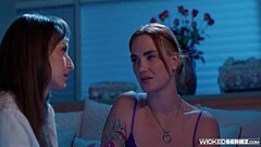 i kiss and scissor with siri dahl and lexi luna intimately