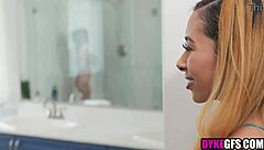 Ebony babe cheats on bf with lesbian kisser 😈👩‍❤️‍💋‍👩