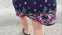 street whore's upskirt reveals curvy latina assets