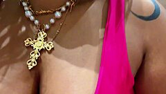 dora chupeteira devora paus e adora cuzinho lambido