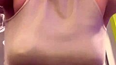 Sweaty gym shirt goes see-through so hot 💦😍