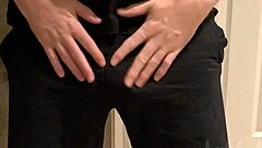 i got so turned on peeing and cumming at gym sink