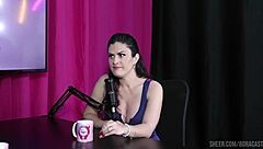 gostosa strips naked then gets her pussy licked in motel