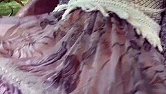 Wow, hairy mature upskirt flash on carriage ride!