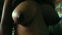 tetas grandes naturales rebotando en vaquera gimiendo alto con vecinos cerca