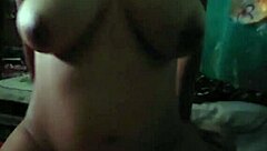 tetas grandes naturales rebotando en vaquera gimiendo alto con vecinos cerca