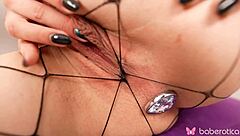 solo brunette sireno milana fingers shaved pussy to orgasm