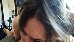 mamando essa rola gostosa logo pela manhã, né?