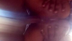 elle s'assoit sur monster cock le big ass à l'air!