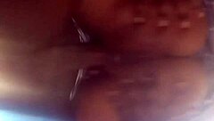 elle s'assoit sur monster cock le big ass à l'air!