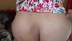 Distracted juicy ass babe from her game