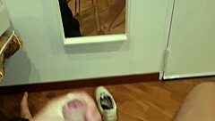 amatoriale homemade jerkoff with huge cock massive cumshot explosion