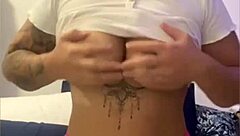 QUERO UMA ROLA PRETA PRA FODER MINHA BUCETA GOSTOSA