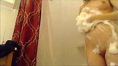 Homemade shower babe masturbates with pink dildo intensely