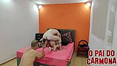 Huge Cock Arrombs Meias-Irmas Cuzinhos No Pelo!