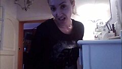 love farting while doing my makeup topless for you voyeurs