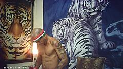 wanna watch maxxx loadz the muscular italian pornstar stroke backstage with the machine motion fucking toy?