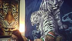 wanna watch maxxx loadz the muscular italian pornstar stroke backstage with the machine motion fucking toy?