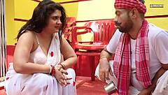 desi milkman pounds horny housewife outdoors in hindi