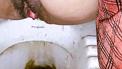 Desi housewife squirts wildly in toilet hardcore play