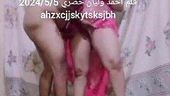 Sexy Arabic Yemeni milf wife flaunts big ass