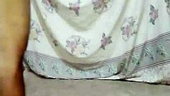 Sexy Arabic Yemeni milf wife flaunts big ass