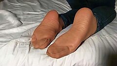 OUTSTANDING SUNTANNED PANTYHOSE FEET COMPILATION LEGGINGS