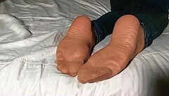 OUTSTANDING SUNTANNED PANTYHOSE FEET COMPILATION LEGGINGS