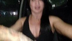 De Volta A Putaria: Brasileira Brunette Bent Over Doggystyle No Cinema Público Reaberto