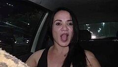 De Volta A Putaria: Brasileira Brunette Bent Over Doggystyle No Cinema Público Reaberto