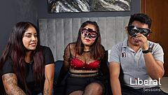 nace una cuckquean 😏 se coge a otra frente a la esposa en trio jugoso 🔥