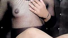 Webcam Hooker Shoves 30cm Dildo in Shaved Vagina