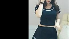 sexy babe chi danny dances hot on webcam