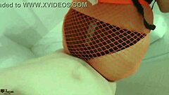 follo mi hermosa latina en la ducha con medias de mallas y deepthroat