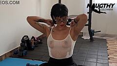 check out this hot gym girl's teasing workout routine