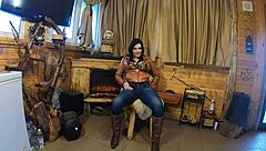 Beautiful Housewife Craves Pussy Worship